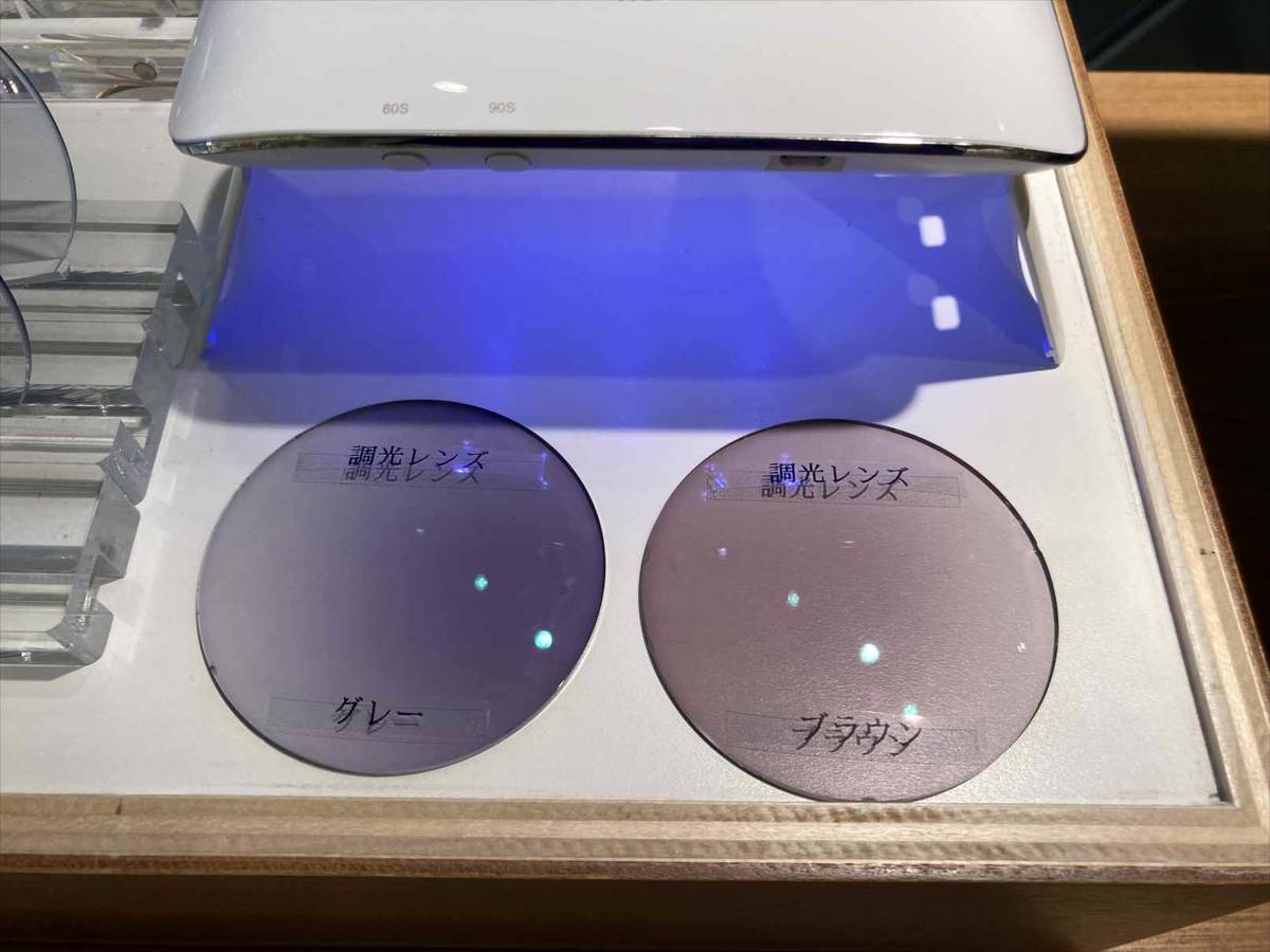 【JINS対zoff】調光・可視光レンズ実物の比較をしてみた！サングラス、メガネの実際に買ってみた口コミレビュー！