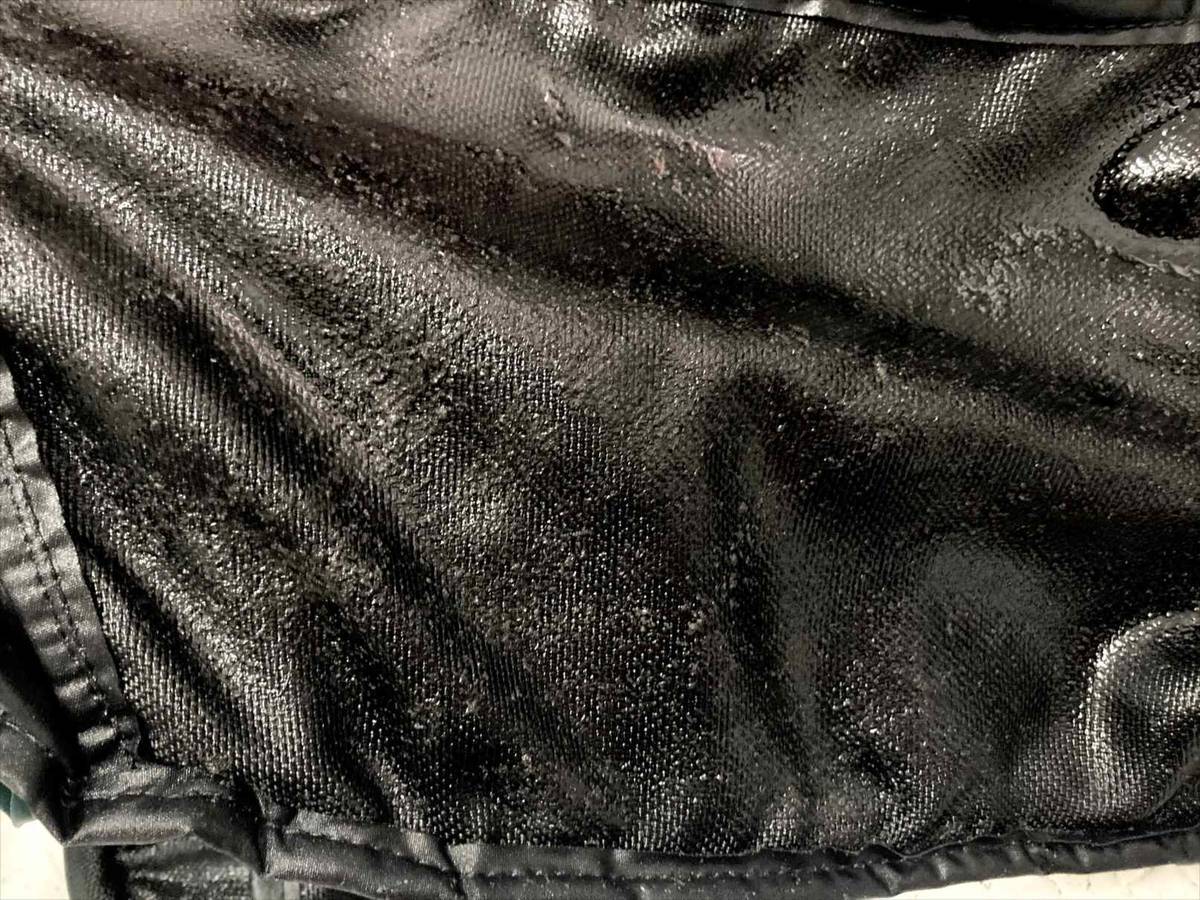 レインウェアの内側のベタベタを重曹で剥がす！マウンテンパーカー、バックパックの加水分解を綺麗に掃除してみた