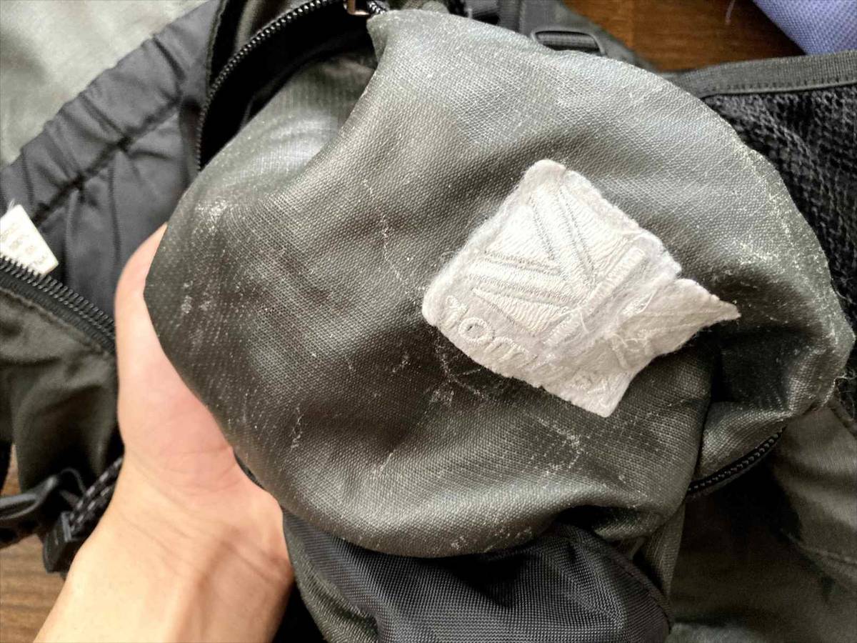 レインウェアの内側のベタベタを重曹で剥がす！マウンテンパーカー、バックパックの加水分解を綺麗に掃除してみた