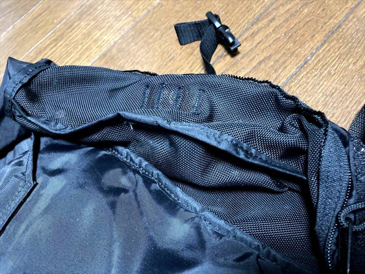 レインウェアの内側のベタベタを重曹で剥がす！マウンテンパーカー、バックパックの加水分解を綺麗に掃除してみた