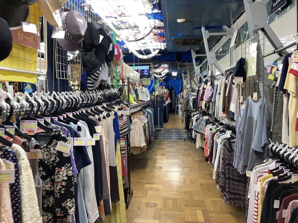 LuxUness ｜ Shop Second hand fashion from Japan