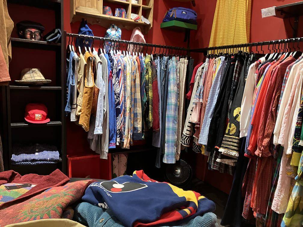 Stumbled upon a vintage preloved designer boutique in Zhongshan, Taipe