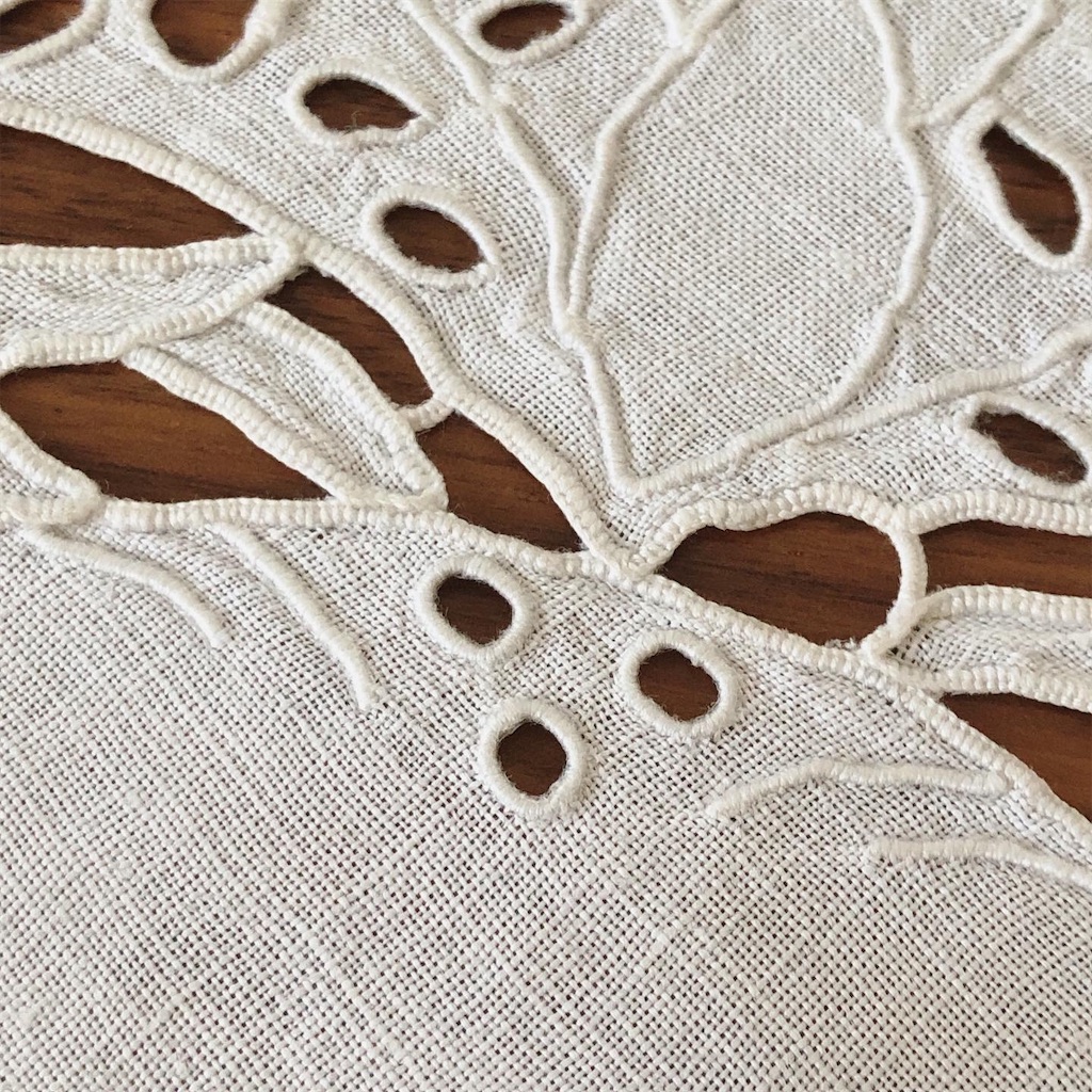 白糸刺繍のアンティークドイリー - ハンドメイドとちいさな暮らし