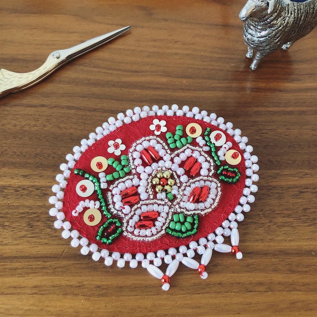 東欧デザインのビーズ刺繍のブローチ完成 ハンドメイドとちいさな暮らし 東欧デザインのビーズ刺繍のブローチ完成 ハンドメイドとちいさな暮らし