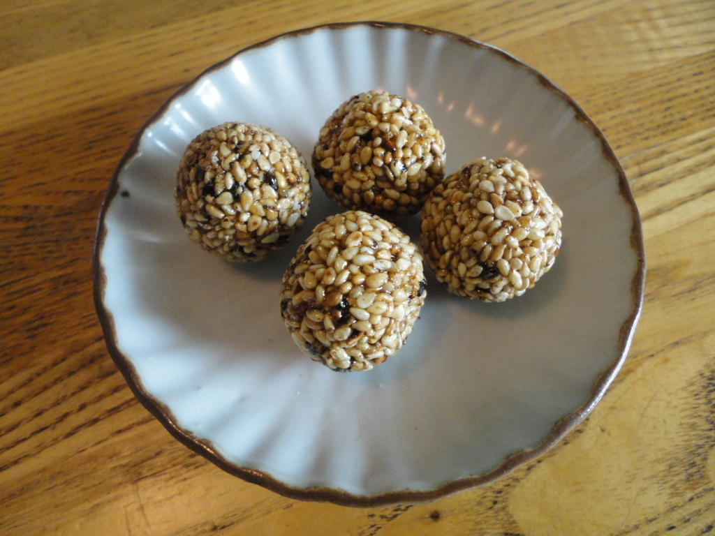 スリランカのお菓子 ごまボール くらしのちえ スリランカのお菓子 ごまボール くらしのちえ
