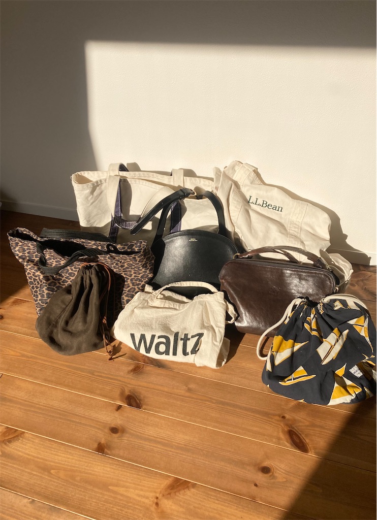 【TOTEME】シャーリングバッグ ファッションエディター愛用 MY定番品 愛用のバッグたち - 暮らしのしおり