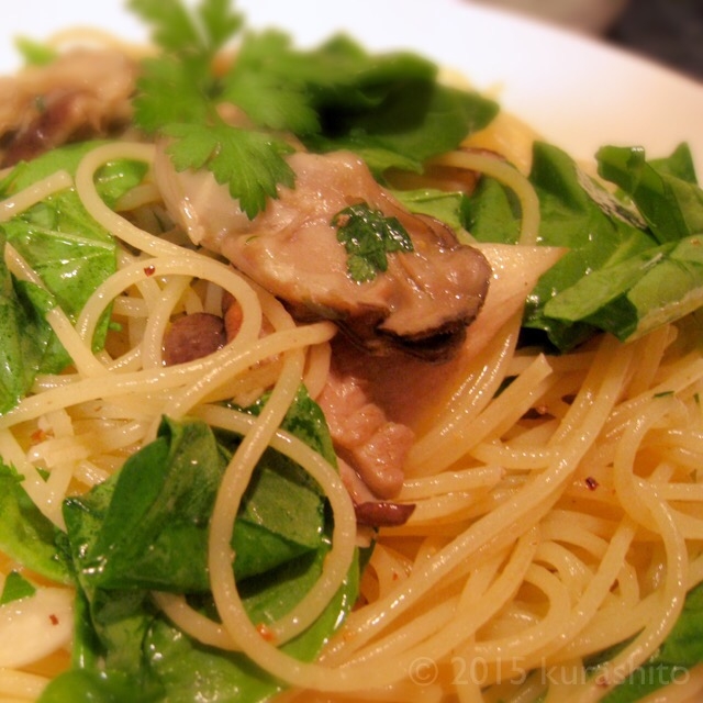 牡蠣のオイル漬けとエリンギとルッコラのパスタ。 牡蠣のオイル漬けとエリンギとルッコラのパスタ。