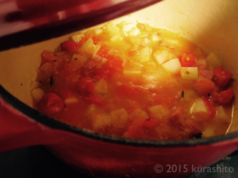 生トマトだけで、自家製ミネストローネ。煮込み後