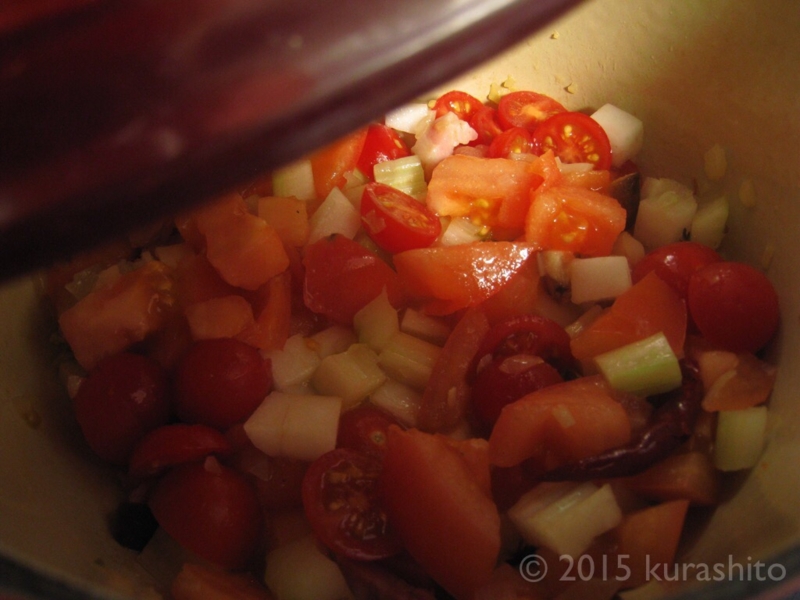 生トマトだけで、自家製ミネストローネ。煮込み前。