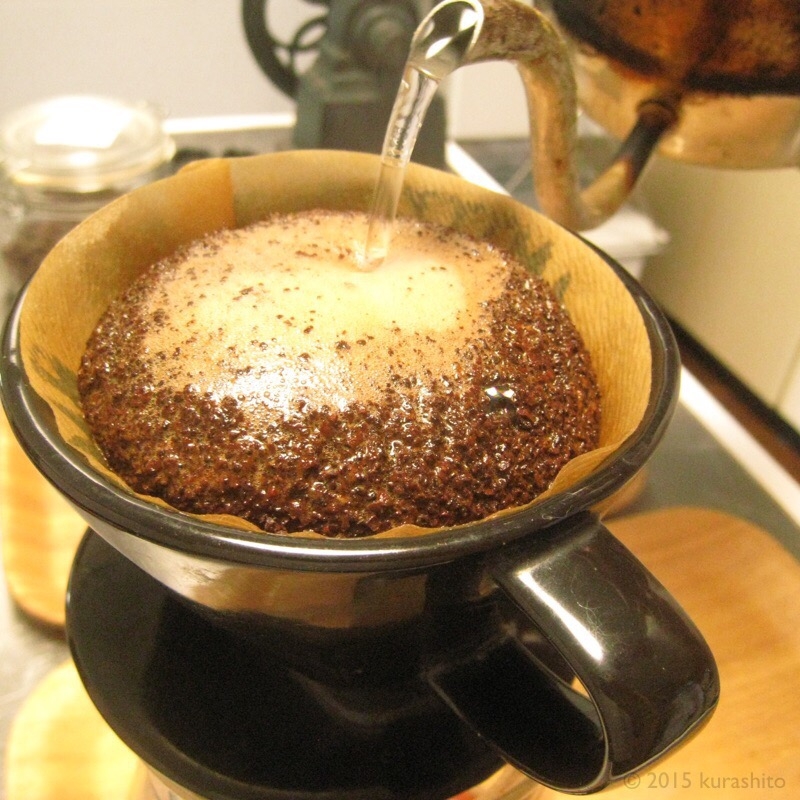 大阪土産、MOTO COFFEEの浅いりと、なかしましほさんのバナナシフォン、黒糖アレンジ。 大阪土産、MOTO COFFEEの浅いりと、なかしましほさんのバナナシフォン、黒糖アレンジ。