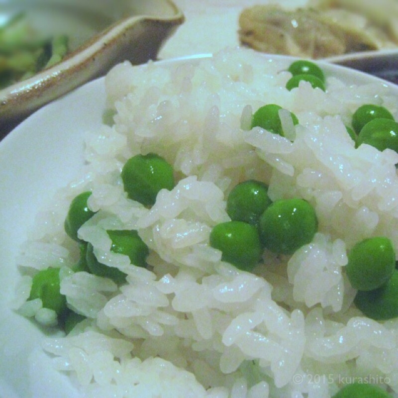 さやつきのエンドウ豆で、つやつやグリーンピースご飯。