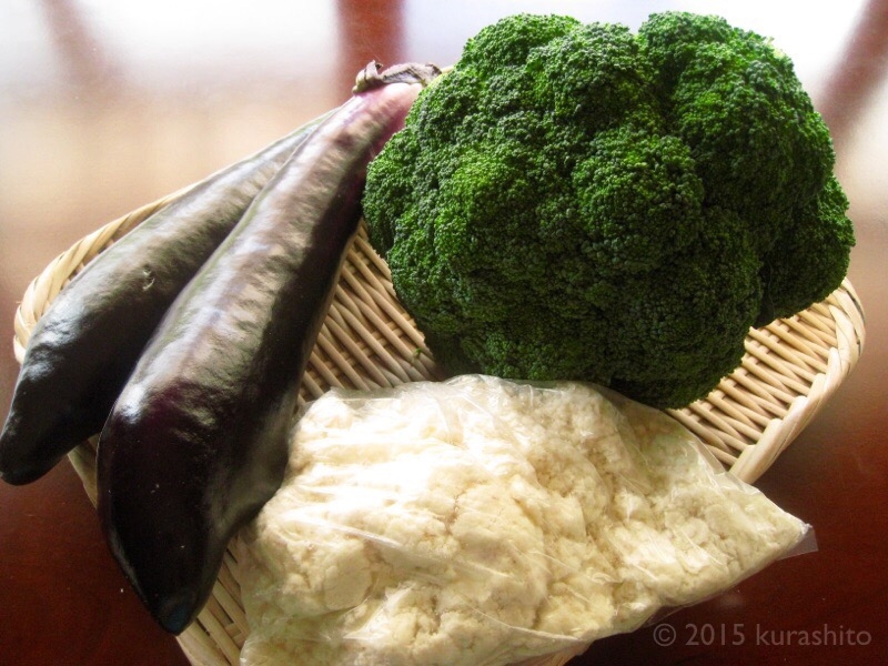 Ｈさんの野菜とできたておからをゲット。