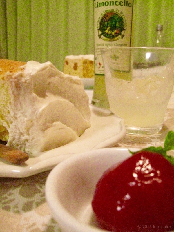 リモンチェッロとシフォンケーキとすもものコンポート