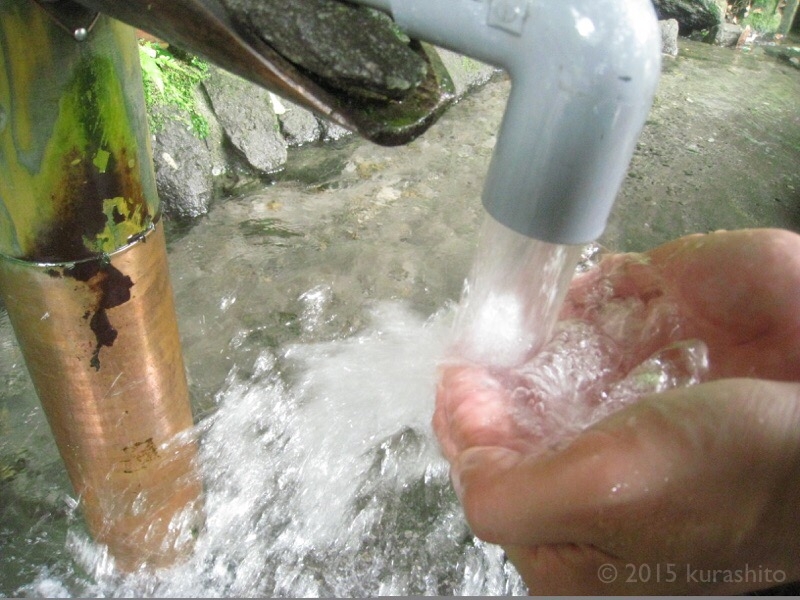 湧き水汲み