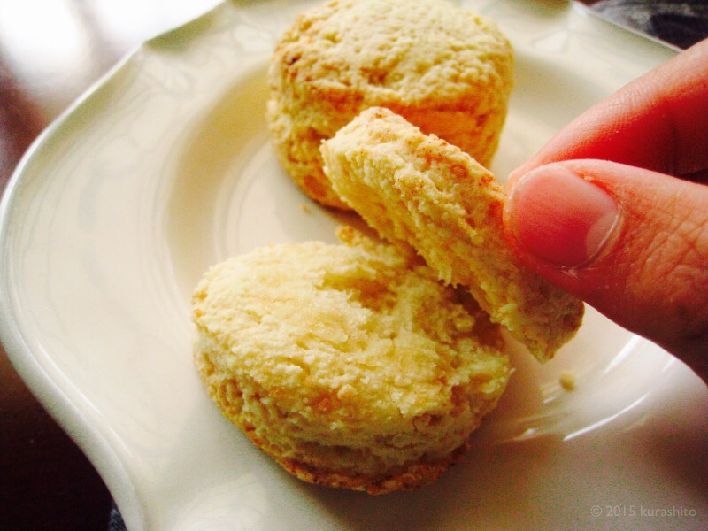 白崎裕子さんの「ヘタスコーン」と、ミルクティー。