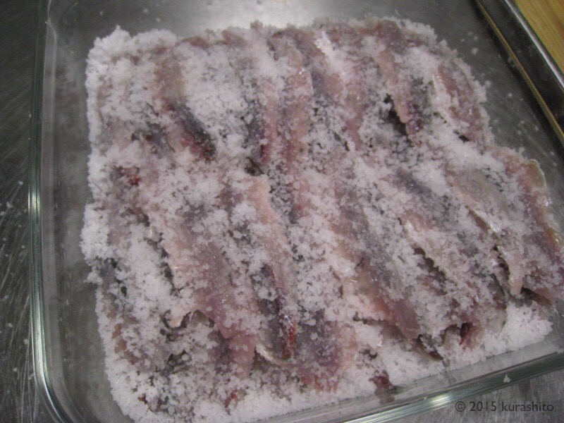 カタクチ(タレクチ)イワシで、自家製アンチョビの仕込み。