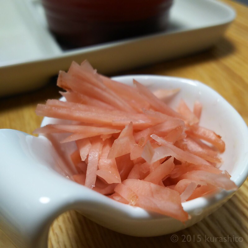 梅酢で自家製紅ショウガ