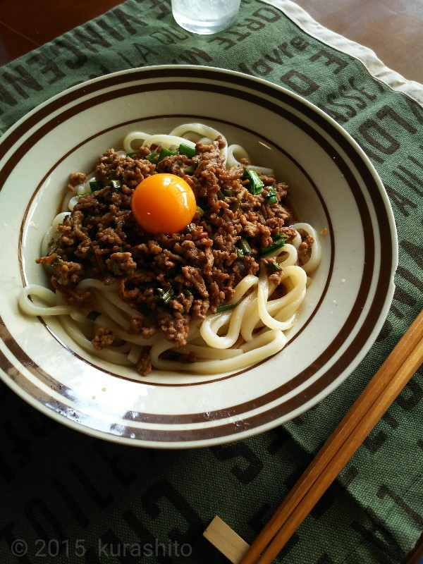 休日のお昼、カンタン激うまニラだれで、ささっとうどん。