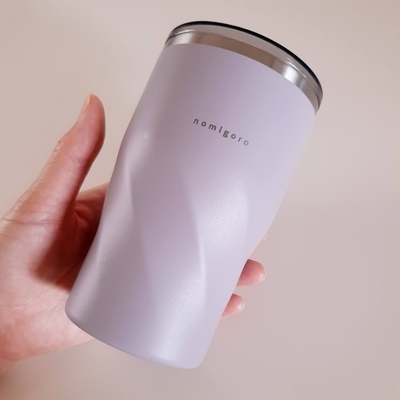 パステル画　プレゼントをもらって微笑む女性 パステル画 プレゼントをもらって微笑む女性 - メルカリ