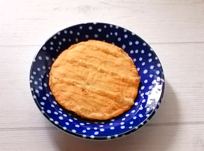 ポテトフライフライドチキン味をお皿に出したところ