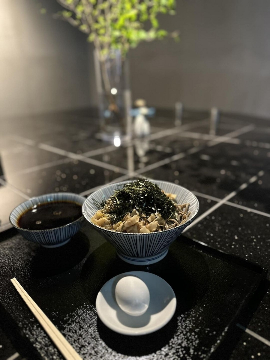 そば さやか ＜汐留＞ 港屋インスパイアの美味しい肉そば - 栗ッピング