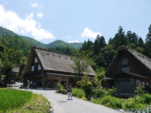 世界遺産の里 白川郷(1) どぶろく祭りの館 - だりあのだいありー