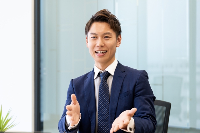 イケメンスマイルのファイナンシャルプランナーさん