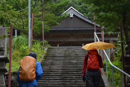 雨の遊山