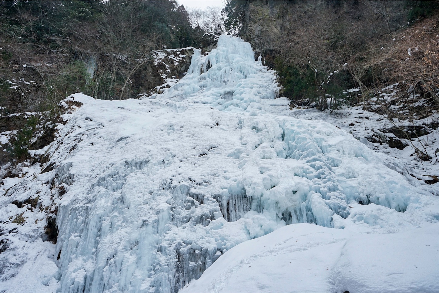冬の湖 氷瀑ツアー | ニセコアンビシャス