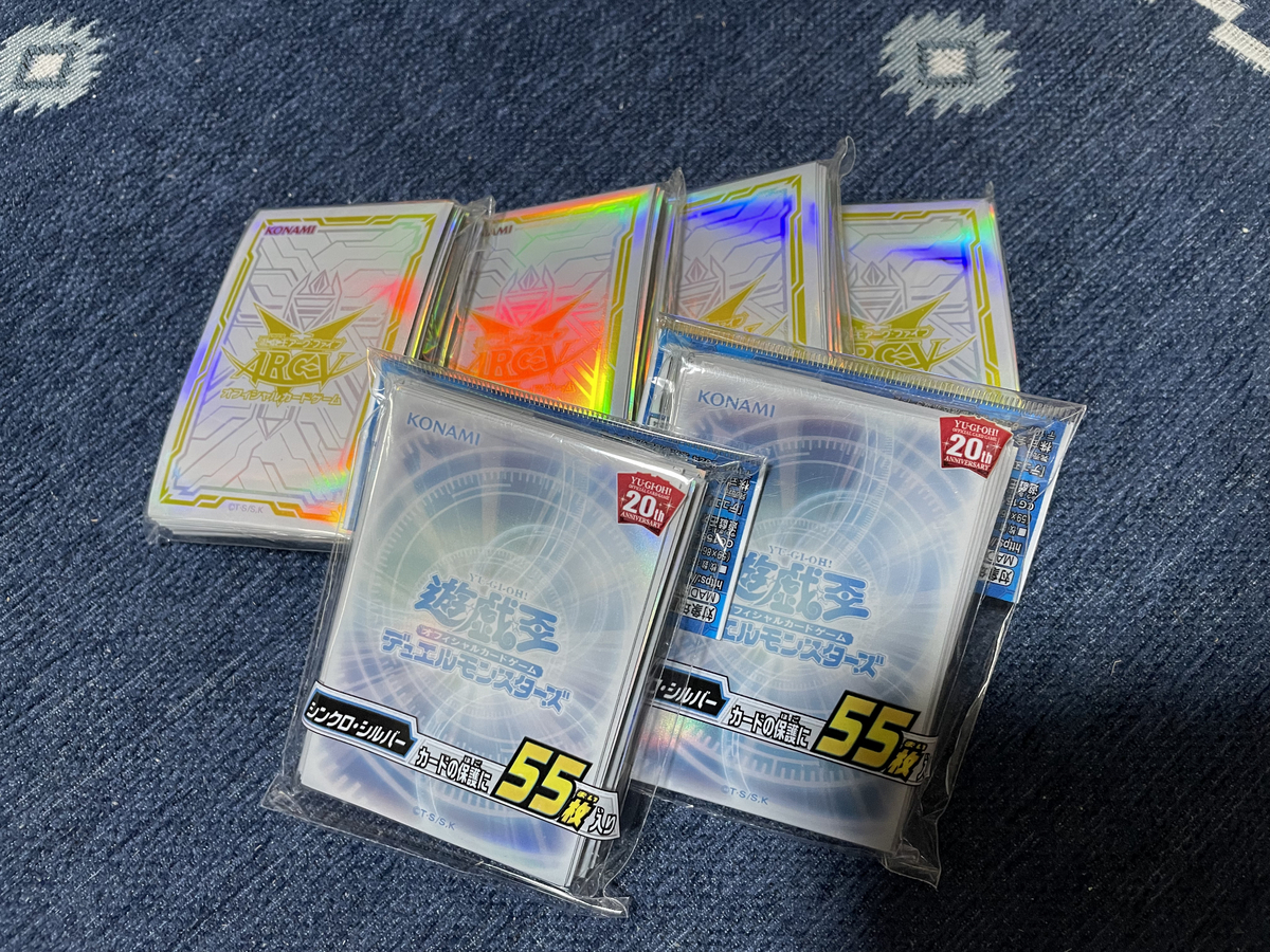 【お値下げ可】 遊戯王　スリーブ　初期青　55枚 お値下げ可】 遊戯王 スリーブ 初期青 55枚 遊戯王 - 遊戯王 ザラ青