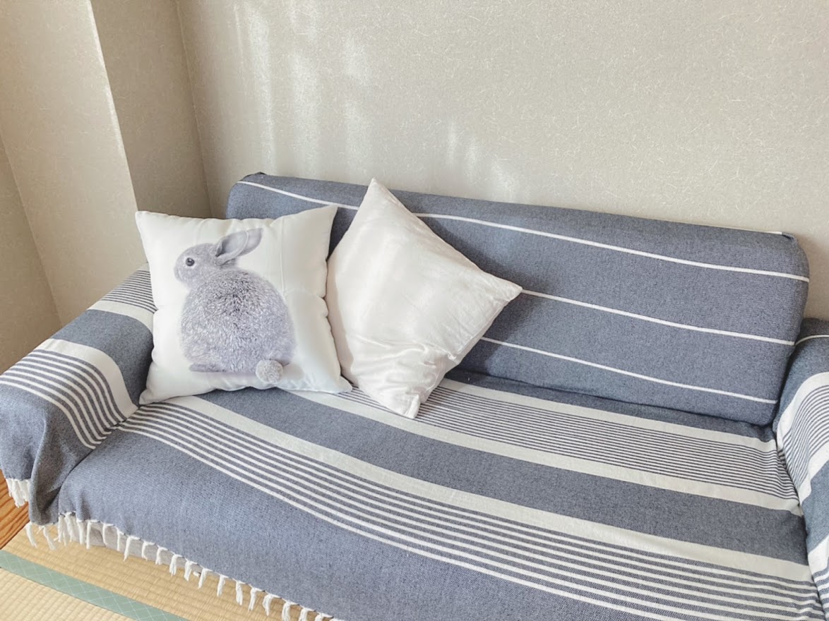 ニトリ 連れて帰ったかわいすぎるクッションカバー くろうさの小さな家