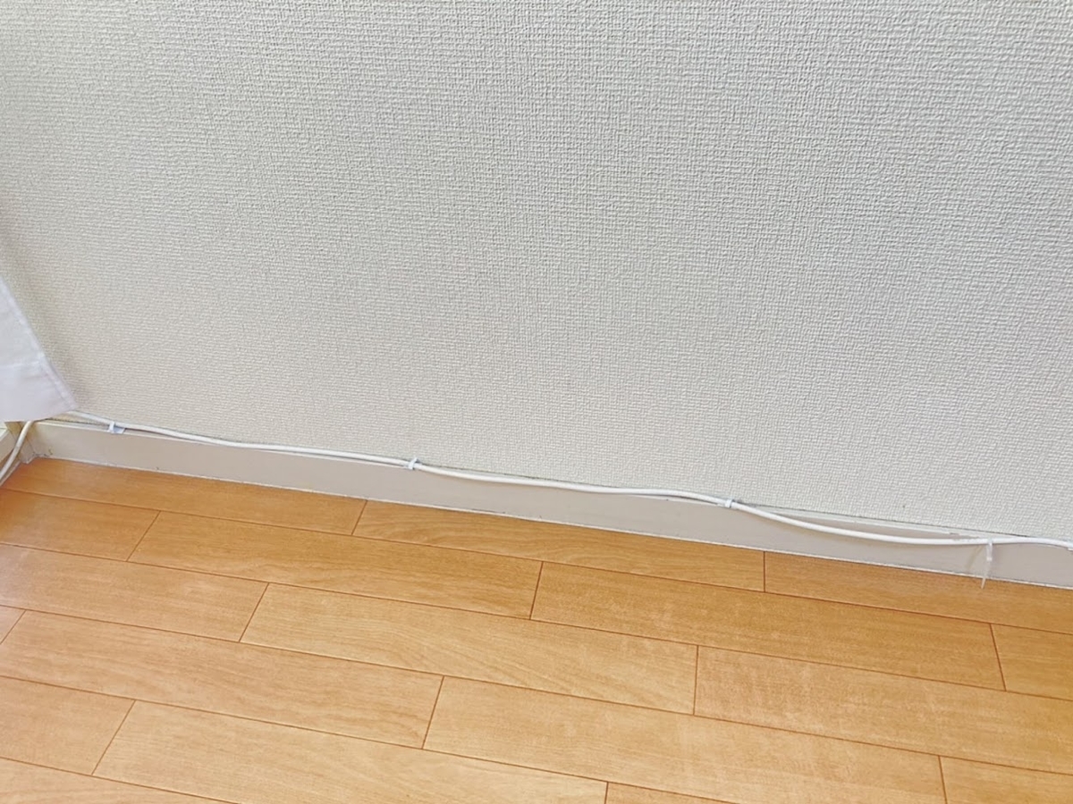 気になる配線コードを隠す くろうさの小さな家