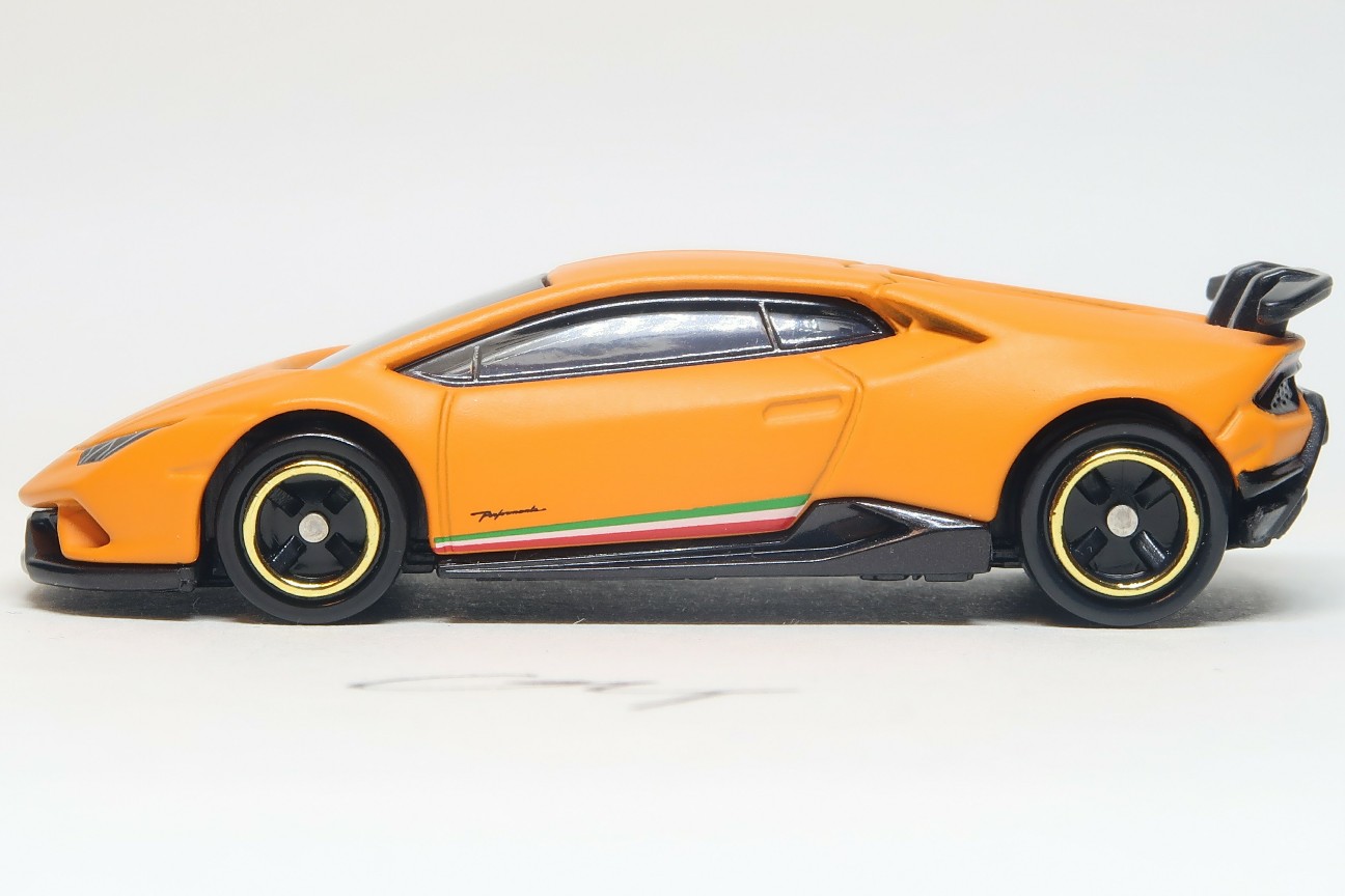 トミカ No.34 ランボルギーニ ウラカン ペルフォルマンテ - げん
