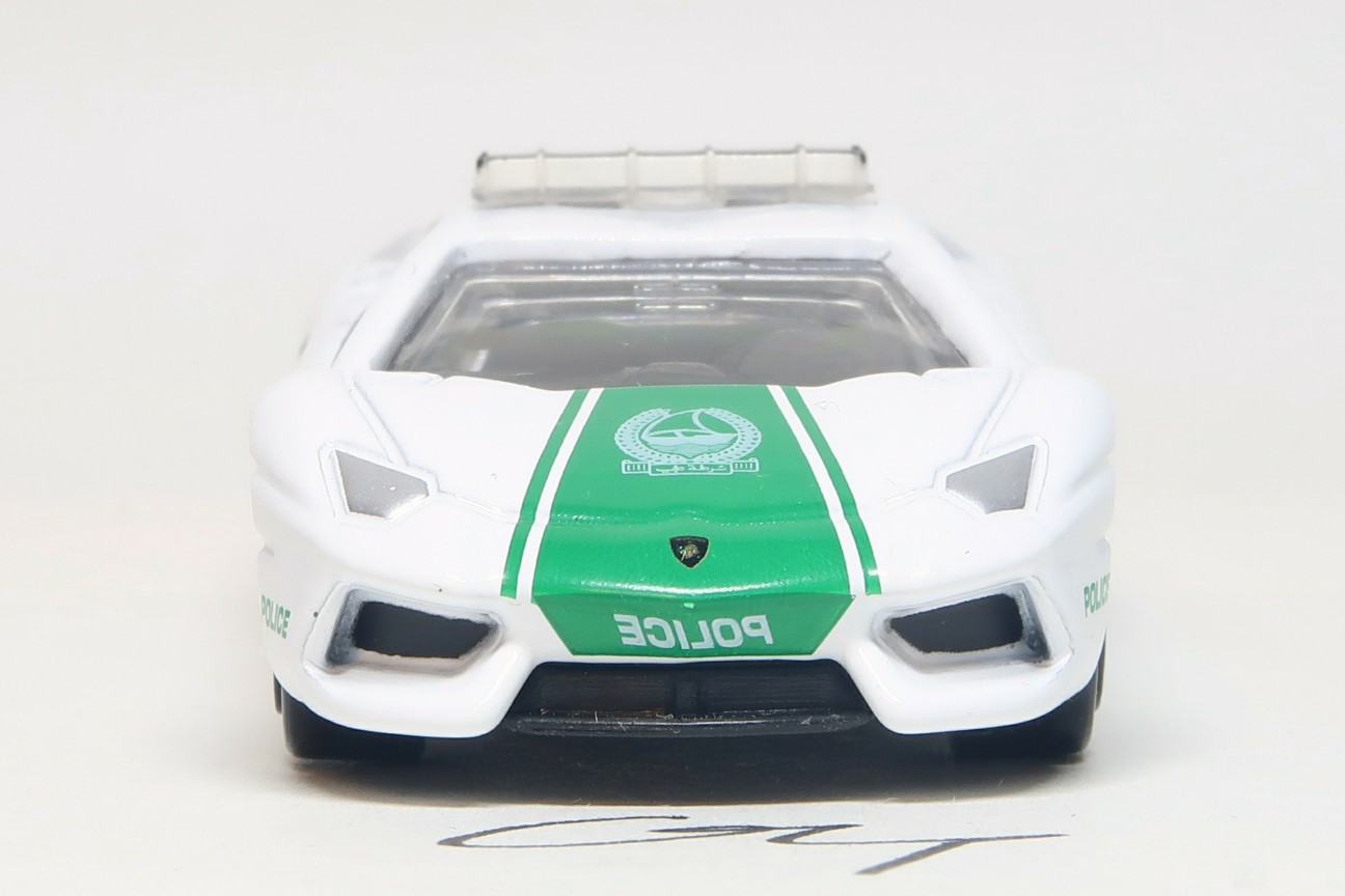トミカ No.87 ランボルギーニ アヴェンタドール LP 700-4 ドバイ