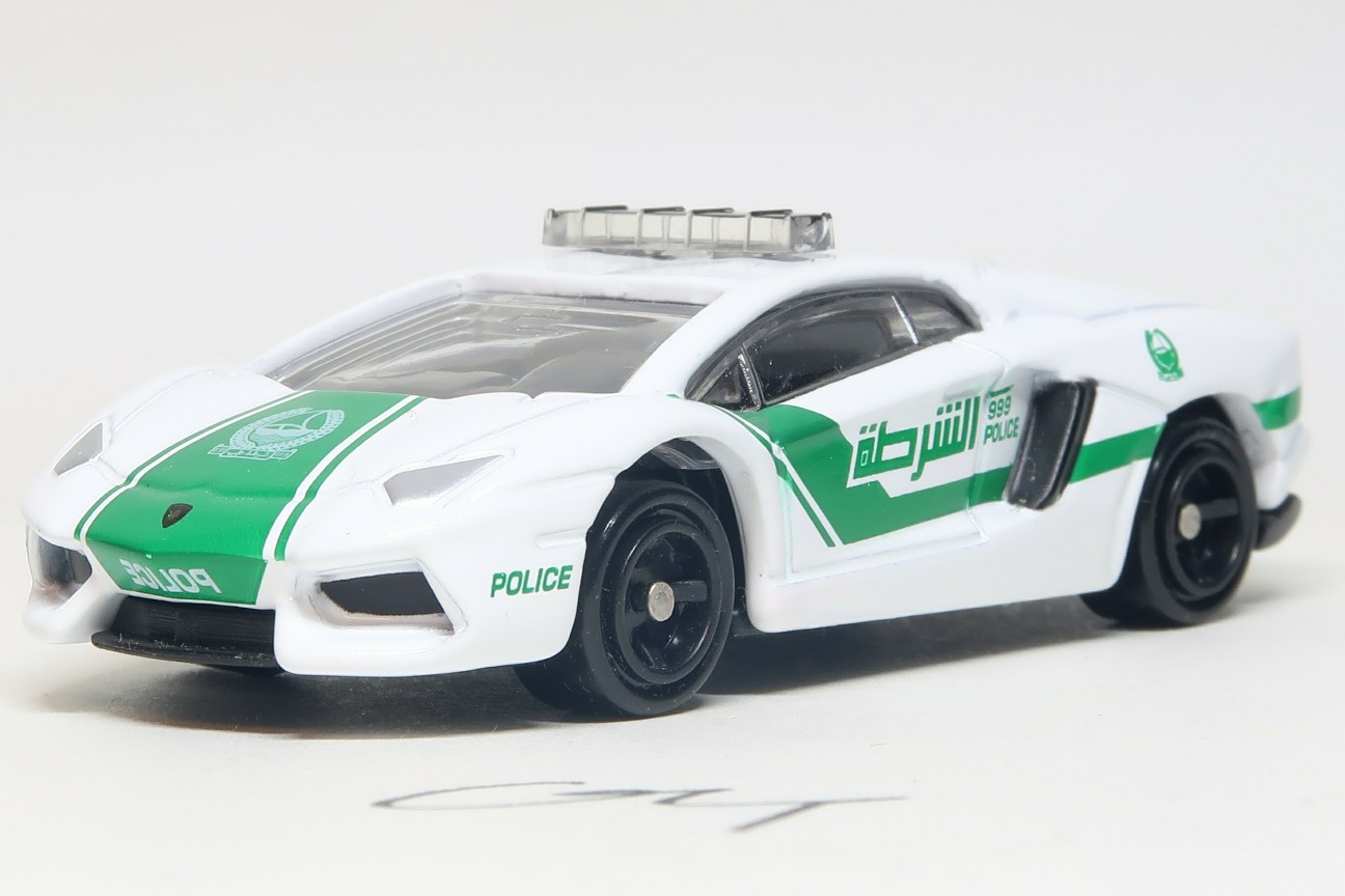 トミカ No.87 ランボルギーニ アヴェンタドール LP 700-4 ドバイ警察