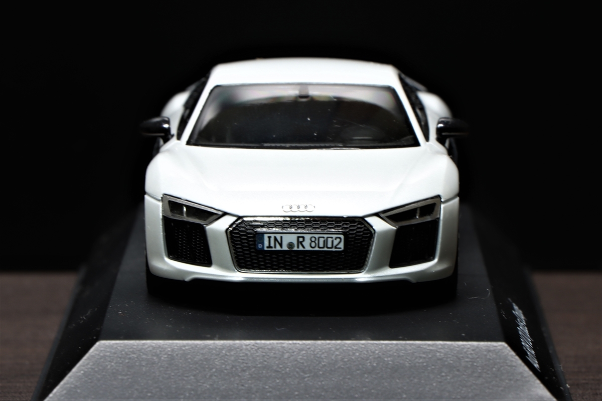 1/43「アウディR8 V10」plus Coupe（Suzuka Grey） ミニカー Herpa 1