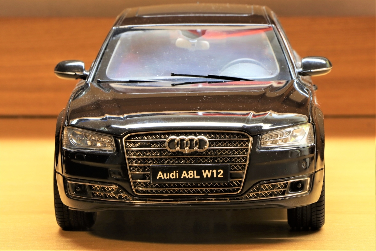 Audi A8 L W12 ミニカー 黒1/18 Audi A8 L W12 ミニカー 黒1/18