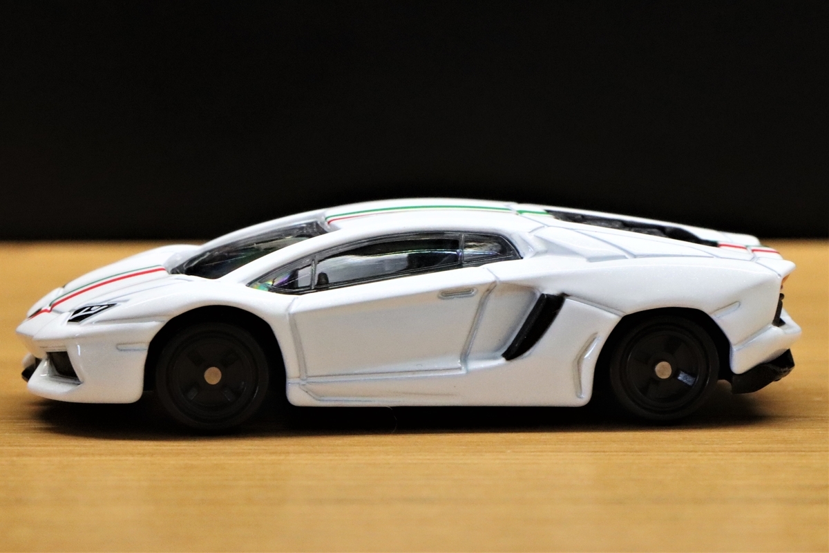 トミカ トイザらス オリジナル ランボルギーニ アヴェンタドール