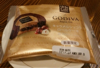 GODIVA　ローソン　キャラメルショコラロールケーキ