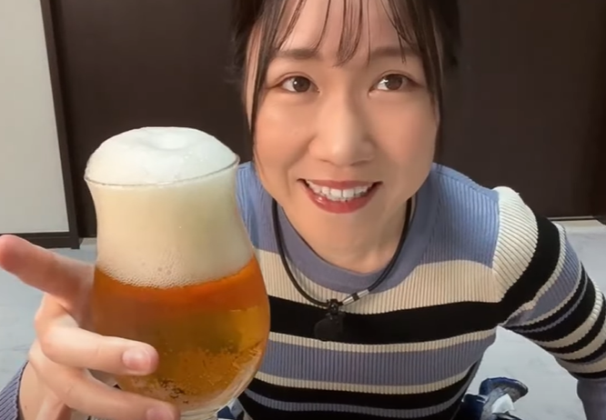 ビールを飲む