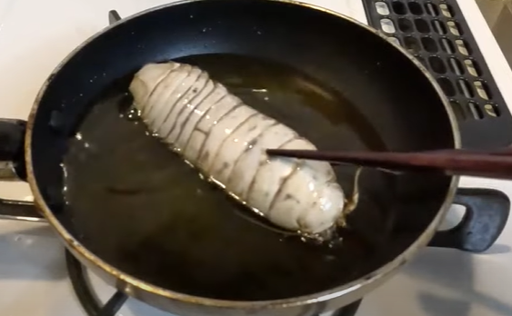 裏返したオオグソクムシ