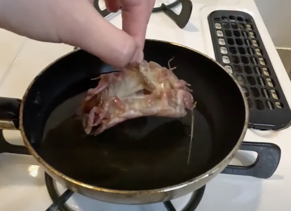 油に入れる前のオオグソクムシ