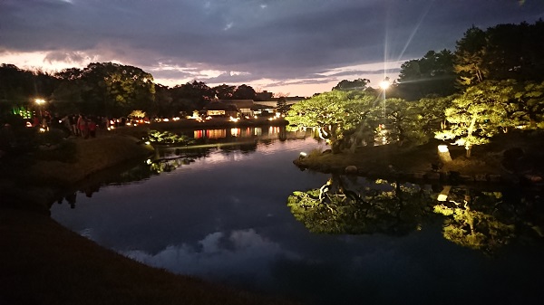 夕闇の後楽園