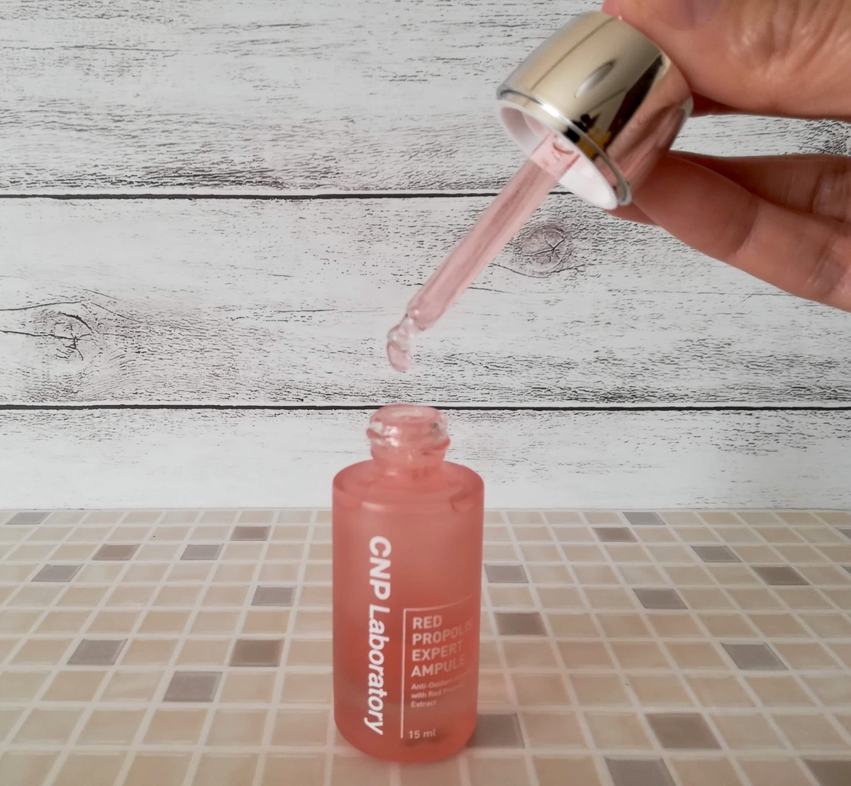 アンチエイジングを意識し出したあなたに 赤 を全力で推したい Cnpレッドプロポリスエキスパートアンプル Tone Up