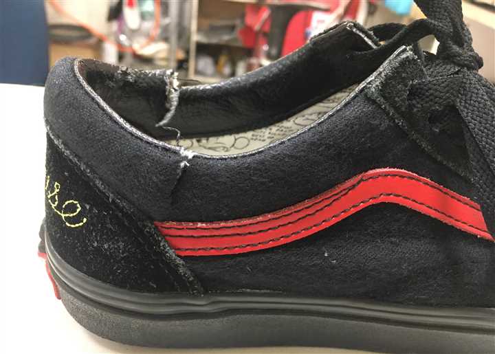 Vansのスリッポンの破れの修理です スニーカー修理ブログです