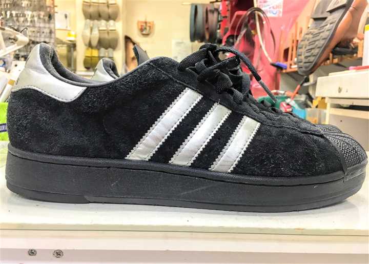 アディダス スーパースターのソール接地面にゴムを貼って保護 スニーカー修理ブログです