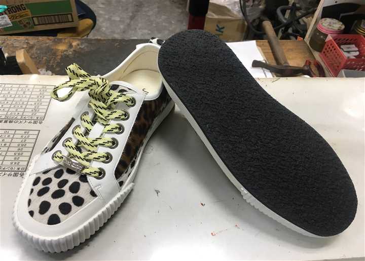 ジミーチュウのスニーカーソール補強 スニーカー修理ブログです