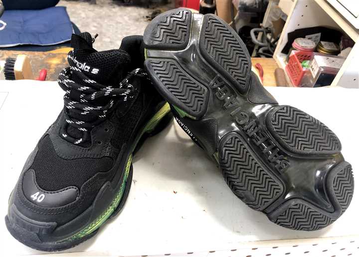 バレンシアガ トリプルs ほぼ新品 3時間のみ着用 楽天市場】バレンシアガ BALENCIAGA TRIPLE S トリプルエス