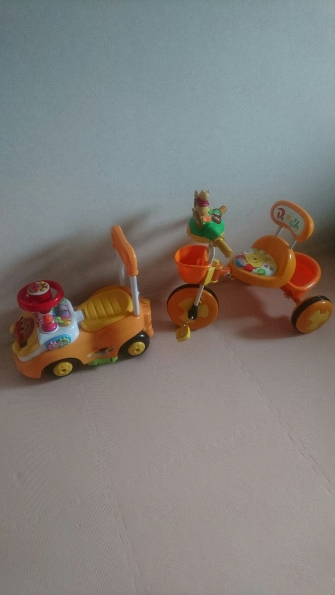 ジョイントマット　フロアーマット　子供　防音　消音　床　傷　防止　あんぱんマン　手押し車　車　ビジーカー　三輪車ｖ
