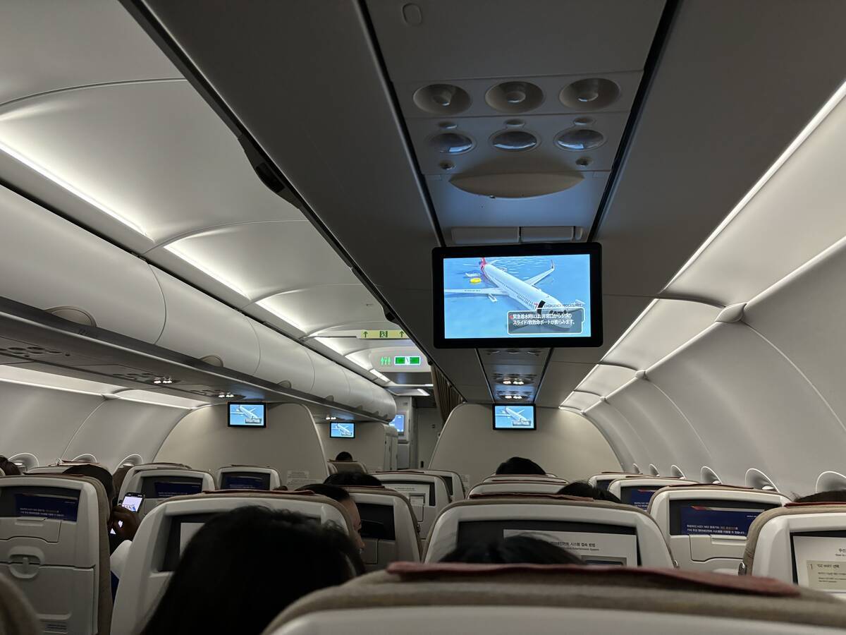 機内食は出る？】アシアナ航空深夜便OZ177 羽田 - 仁川 搭乗記 - wakamaga